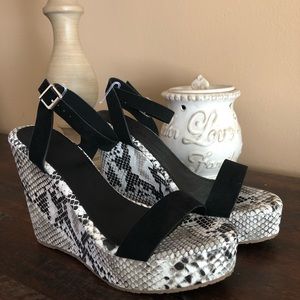 Snake skin wedges